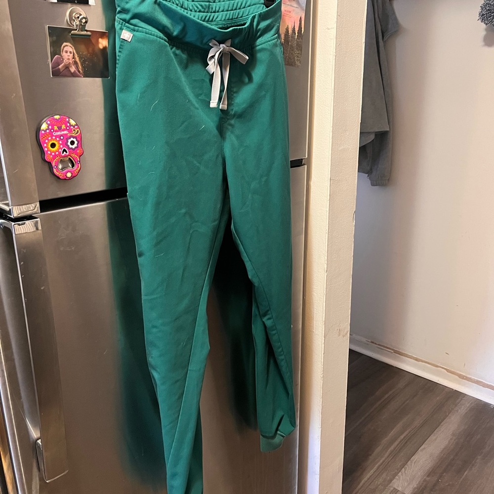HUNTER GREEN FIGS — Jogger style